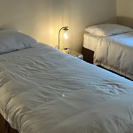52 Clichy - D'hotes Bed & Breakfast Parigi