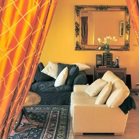 Bed & Breakfast 52 Clichy - D'hotes 4*