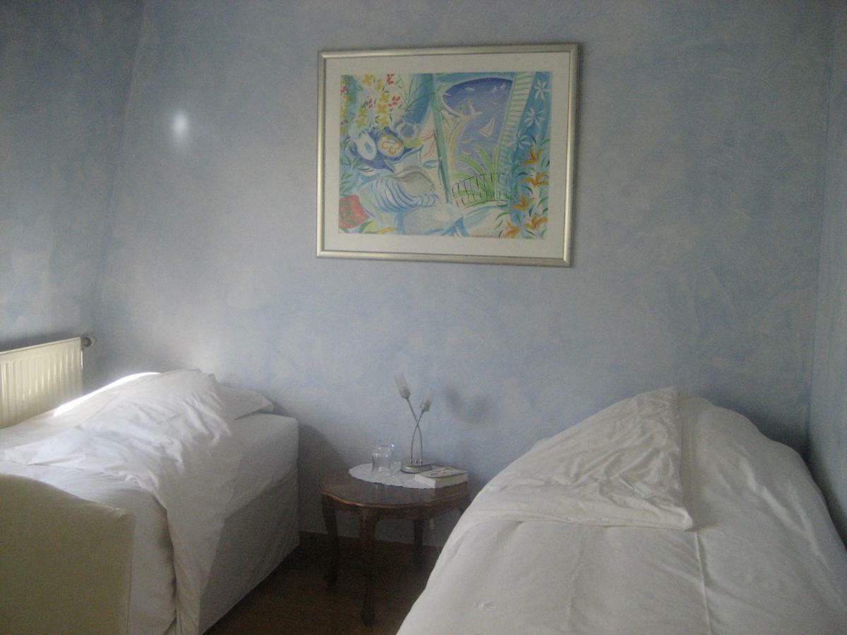 52 Clichy - D'hotes Bed & Breakfast Parigi