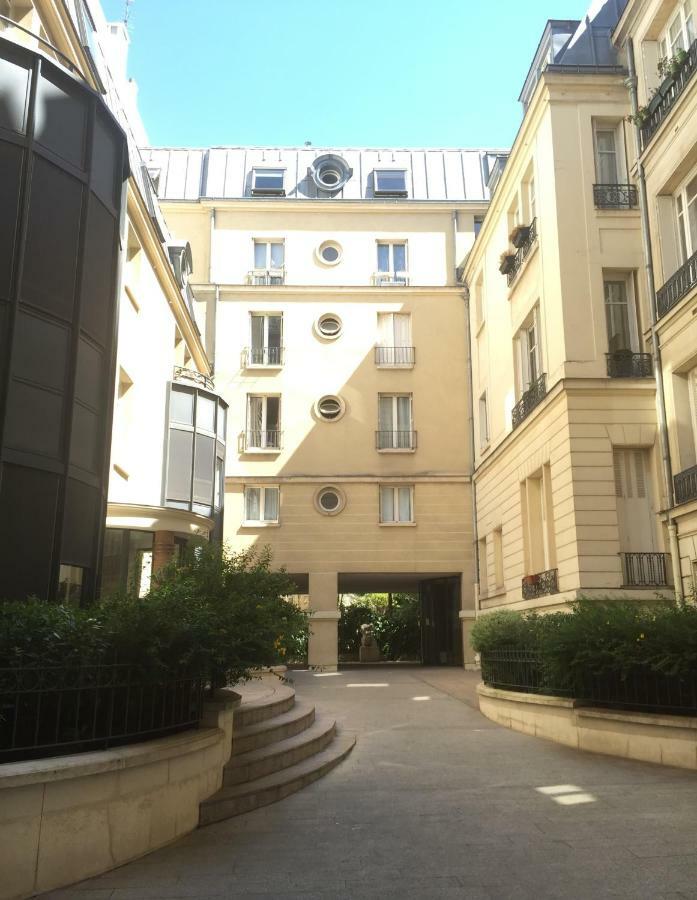 52 Clichy - D'hotes 4*